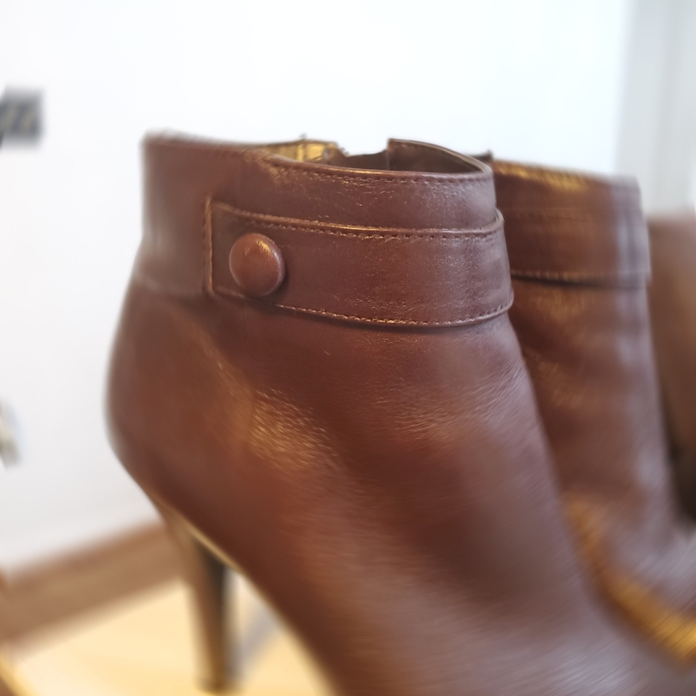 Boots - Picture 4 of 5